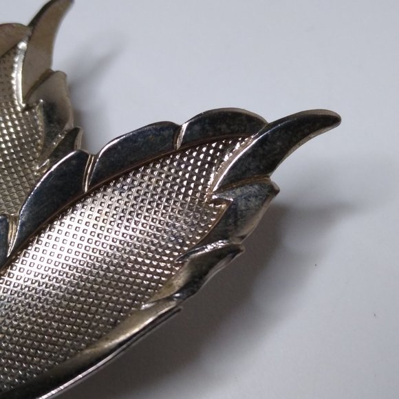 Vintage Metal Feather Brooch - Picture 6 of 16